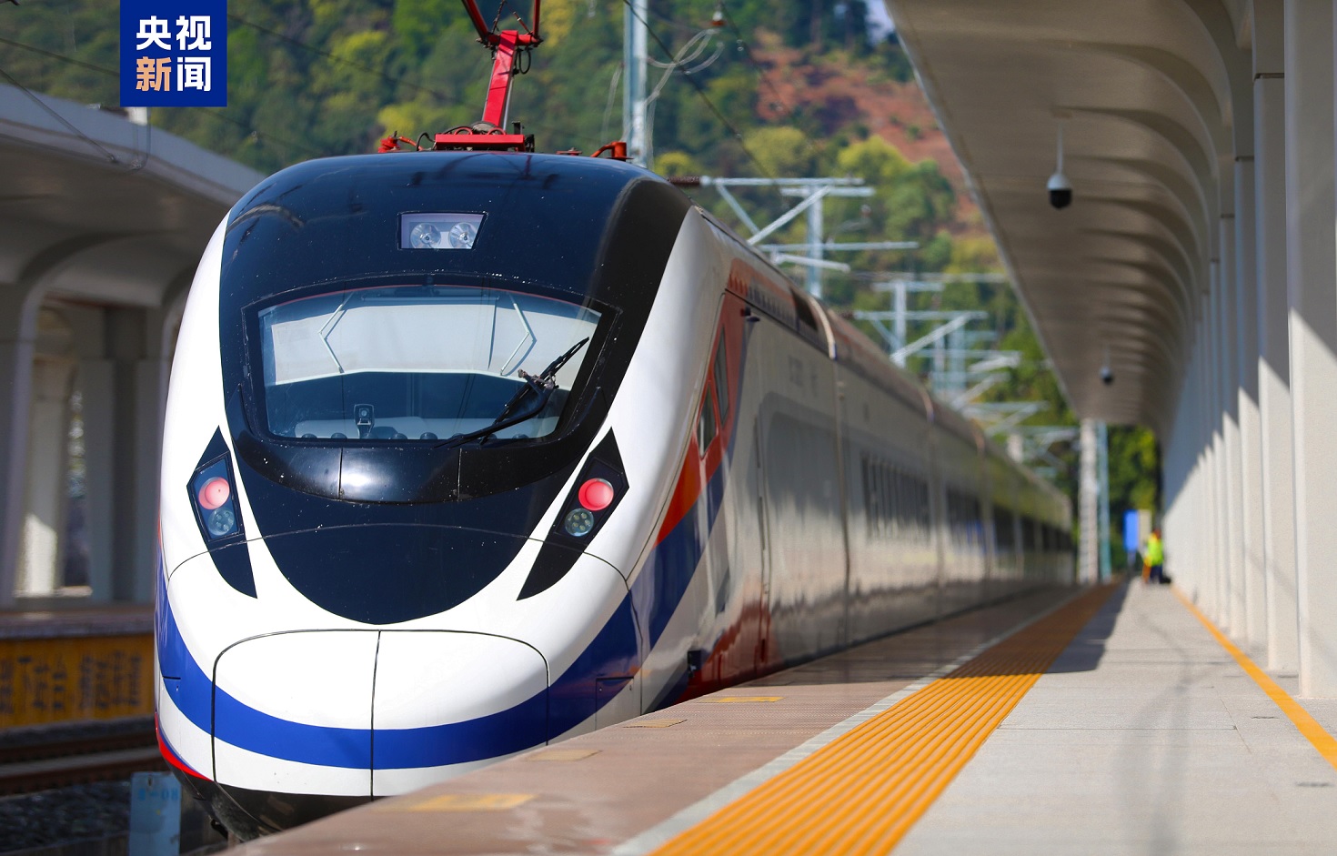 سكة حديد الصين-لاوس تشهد زيادة في حركة الركاب عبر الحدود خلال عطلة عيد الربيع
