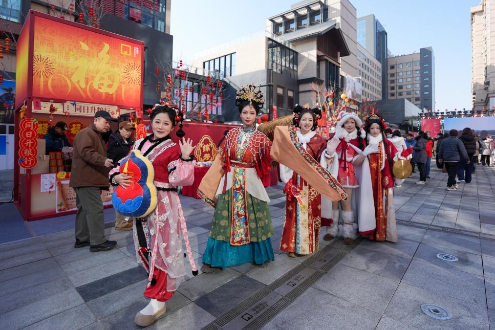 إقامة مهرجان للاحتفال بعيد الربيع في بكين