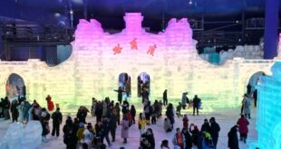 حديقة ملاهي الجليد والثلج الداخلية في هاربين بشمال شرقي الصين