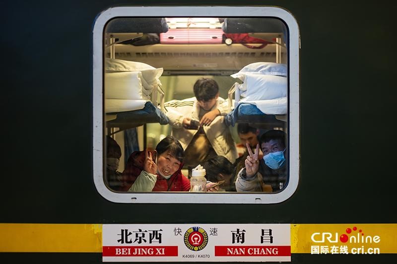 انطلاق موسم السفر لعيد الربيع 2026: قطارات "العودة إلى مساقط الرؤوس" تحمل آمال لمّ شمل العائلات