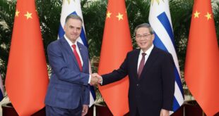 رئيس مجلس الدولة الصيني لي تشيانغ يلتقي رئيس أوروجواي