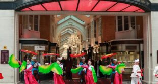 رقصة طبلة الخصر تُضفي بهجة على احتفالات رأس السنة الصينية الجديدة في لندن