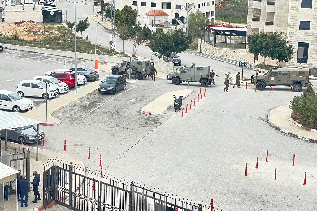 الاحتلال يقتحم محيط جامعة بيرزيت