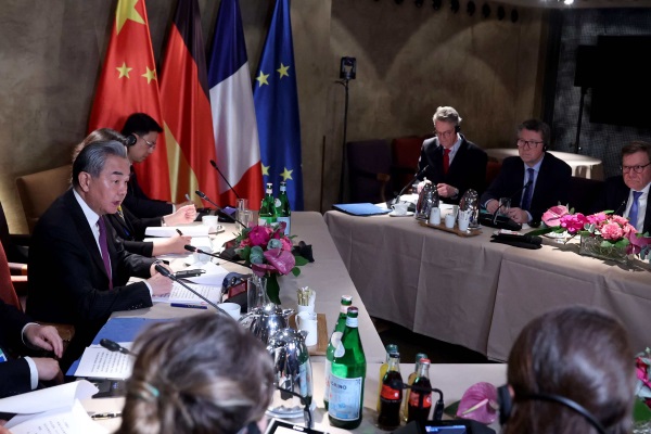 وزير الخارجية الصيني يحث على بذل جهود مشتركة مع الاتحاد الأوروبي لمواجهة التحديات العالمية