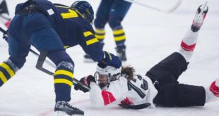 مباراة هوكي الجليد للسيدات بين سويسرا والسويد في أولمبياد ميلانو- كورتينا 2026