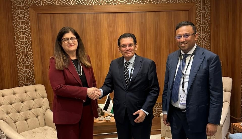 شاهين تطلع وزير خارجية بنغلاديش على تصعيد سياسات الاحتلال في الاستيطان والضم