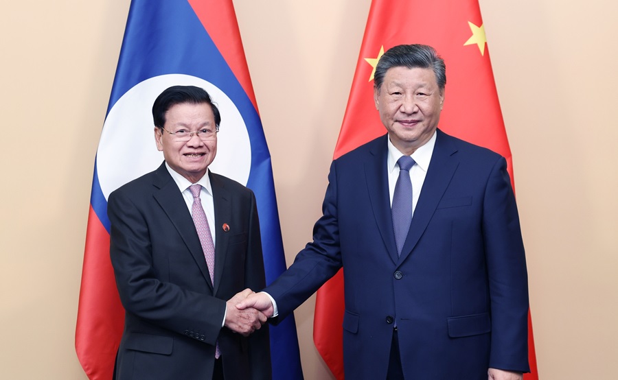 الرئيس الصيني شي جين بينغ والزعيم الأعلى للاوس يعلنان إطلاق عام الصداقة الصينية-اللاوسية
