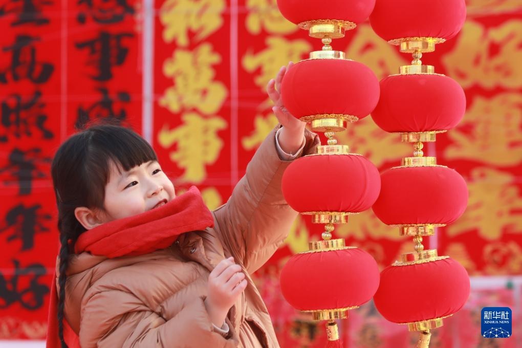 بدء موسم ذروة السفر لعيد الربيع في الصين مع توقعات بتسجيل مستوى قياسي في عدد الرحلات
