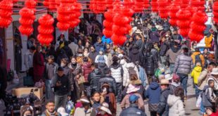 ازدهار الأسواق في مدينة لاسا بجنوب غربي الصين خلال موسم عيد الربيع