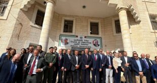 محافظ الخليل يطلع سفراء وقناصل دول عربية وأجنبية على أوضاع المحافظة