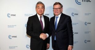 وزير الخارجية الصيني يحث الصين وألمانيا على معارضة الأحادية معا