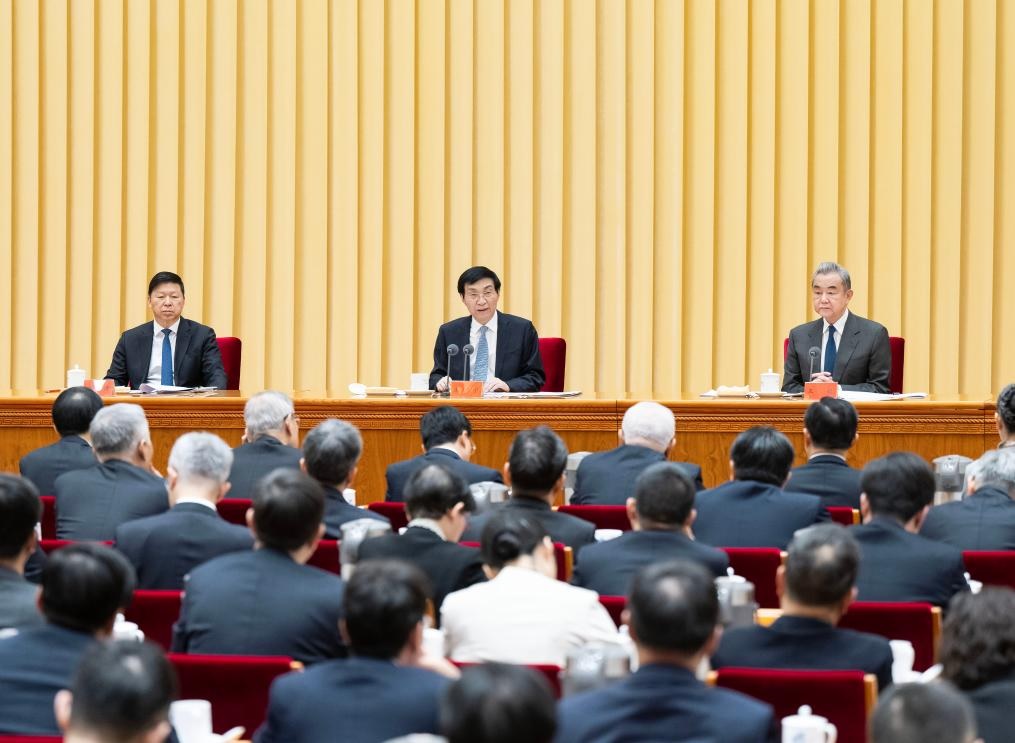 مسؤول بارز بالحزب الشيوعي الصيني يؤكد على دفع العلاقات السلمية عبر مضيق تايوان