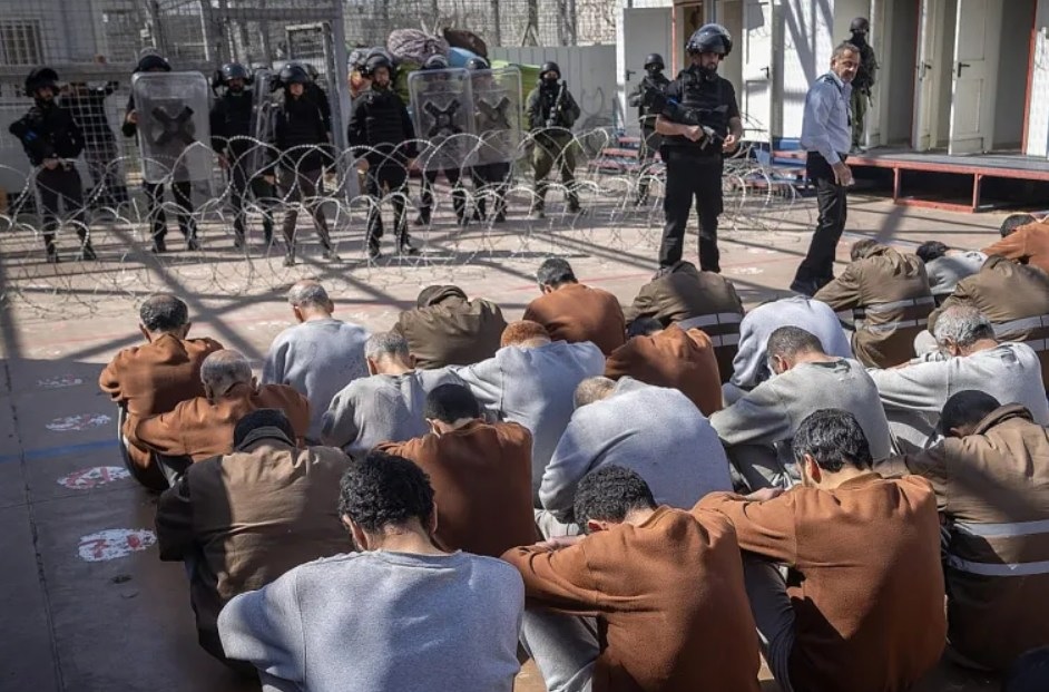 نادي الأسير: تصاعد القمع والتجويع والمرض في سجن "عوفر"