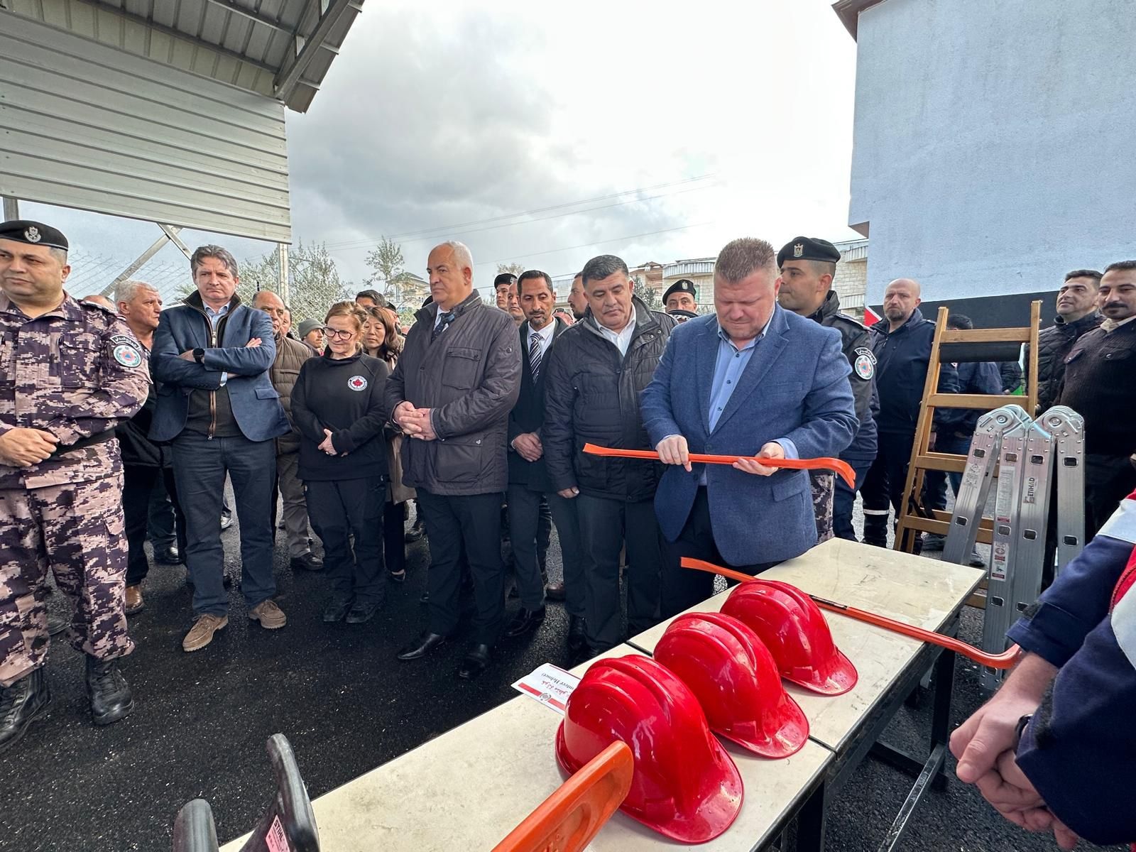 وزير الداخلية اللواء زياد هب الريح يفتتح مركز الدفاع المدني في عقربا لتعزيز الجاهزية والاستجابة للطوارئ