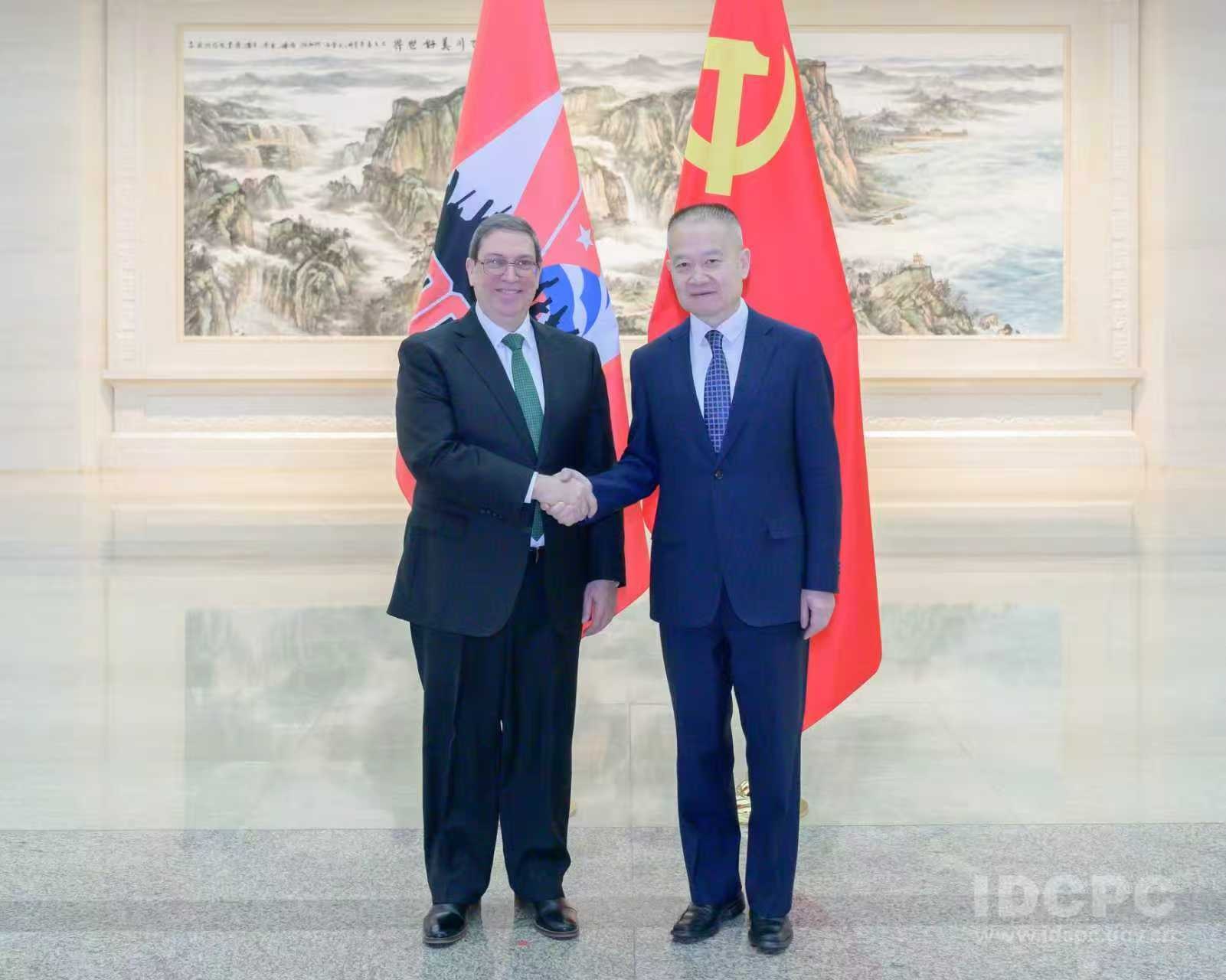 مسؤول رفيع المستوى من الحزب الشيوعي الصيني يجتمع مع المبعوث الخاص لحزب وحكومة كوبا