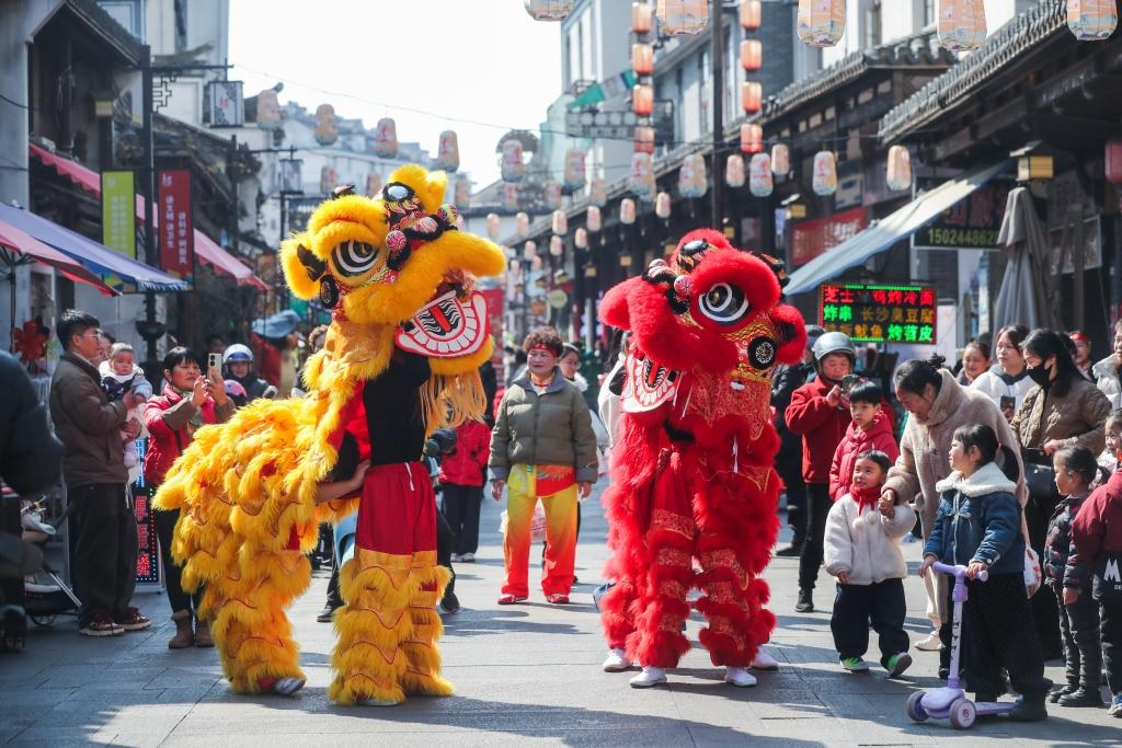 أنشطة شعبية تقليدية في شرقي الصين لاستقبال العام الصيني الجديد