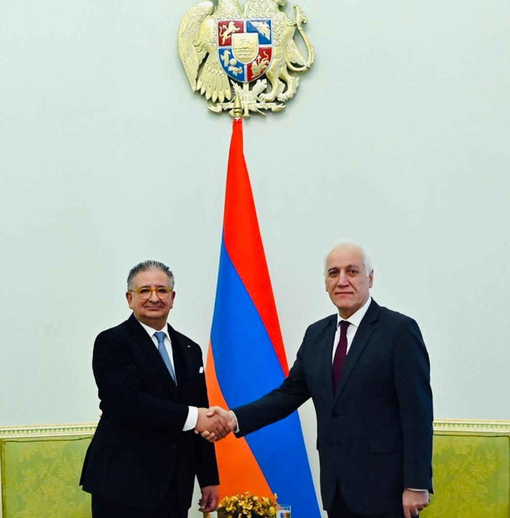 السفير عيسى قسيسية يقدم أوراق اعتماده سفيرا غير مقيم لدى أرمينيا