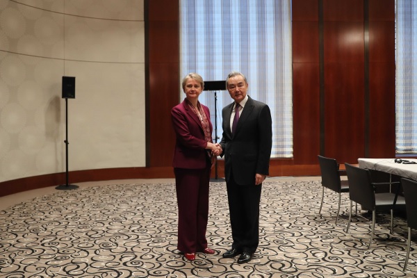 وزير الخارجية الصيني يدعو الصين وبريطانيا إلى استكشاف المزيد من إمكانيات التعاون