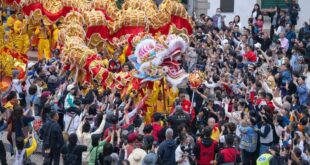 الصين : عرض رقصة التنين في ماكاو