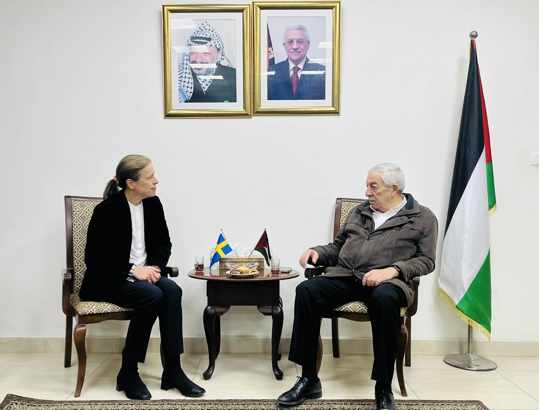 نائب رئيس حركة فتح محمود العالول والقنصل السويدي العام يبحثان التطورات السياسية في الأراضي الفلسطينية