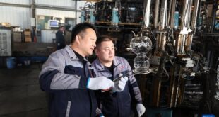 نفخ الزجاج اليدوي في الصين.. من حرفة تقليدية إلى صناعة عالمية مزدهرة