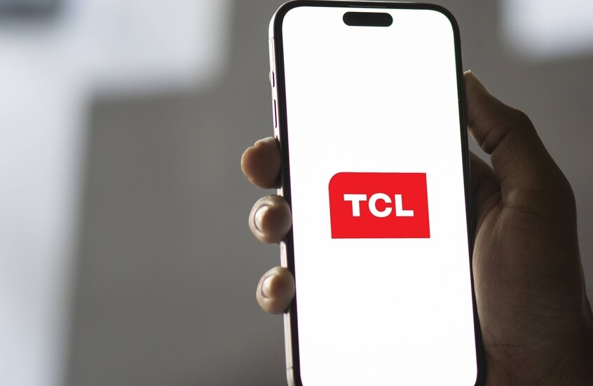 TCL تعود للمنافسة بهاتف جديد