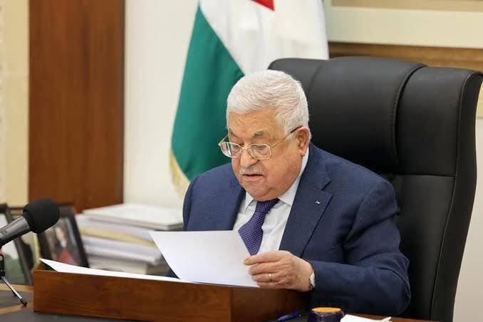الرئيس محمود عباس يصدر قرارا بنشر المسودة الأولى للدستور المؤقت وفتح باب تلقي الملاحظات لمدة 60 يوما