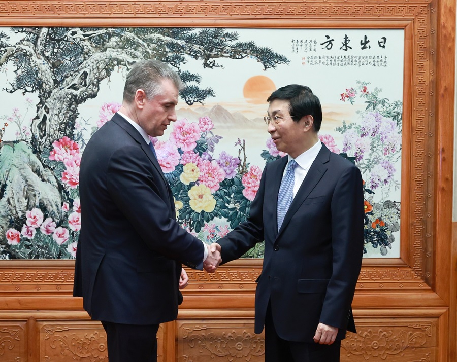 كبير المستشارين السياسيين الصينيين يلتقي وفدا من الحزب الليبرالي الديمقراطي الروسي