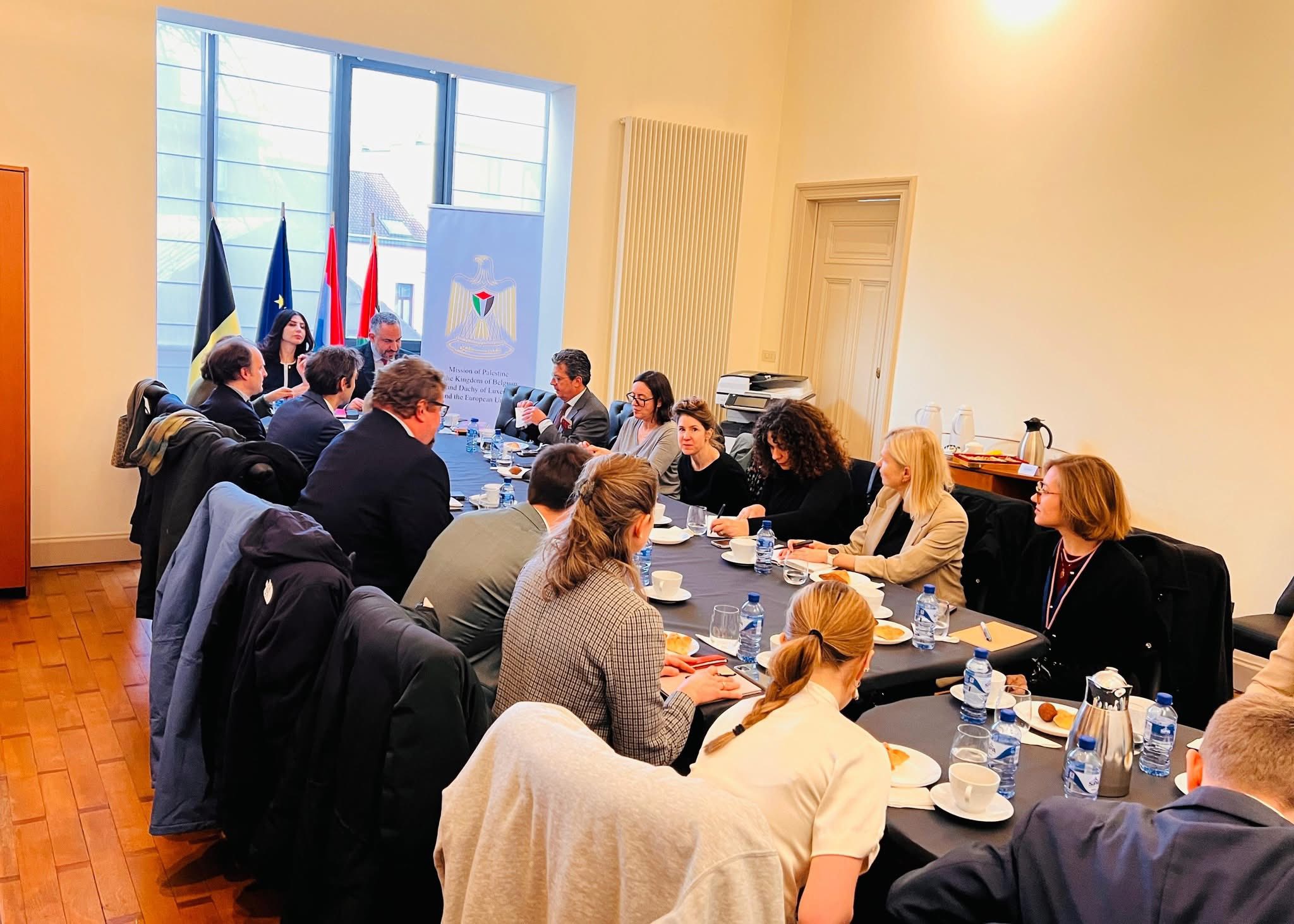 بلدية بيت لحم تعرض واقع المدينة وتحدياتها في لقاء دبلوماسي أوروبي في بروكسل