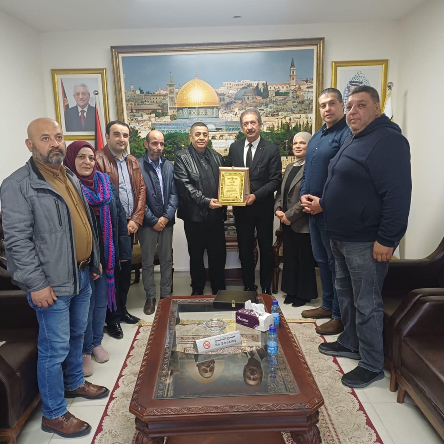 وفد من جبهة النضال الشعبي الفلسطيني يلتقي الأمين العام للمؤتمر الوطني الشعبي للقدس اللواء بلال النتشة ويكرّمه تقديرًا لدوره الوطني