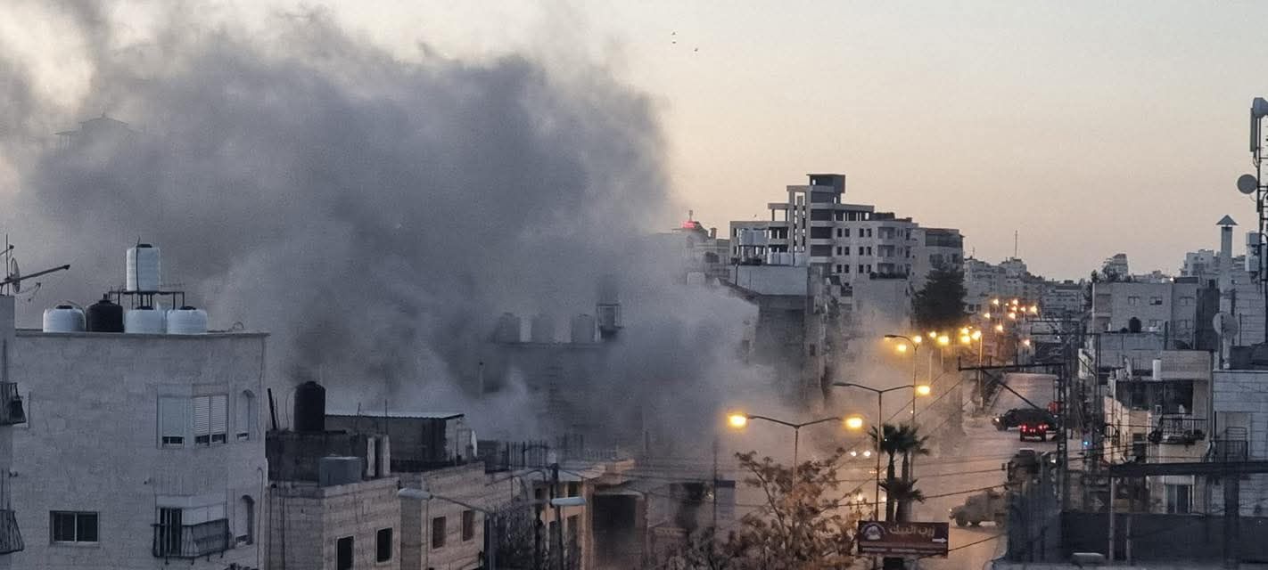 الاحتلال يفجر منزل الشهيد محمود عابد في حلحول شمال الخليل