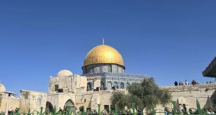 توافد الآلاف من المصلين لأداء صلاة الجمعة الأولى في شهر رمضان المبارك، في رحاب المسجد الأقصى المبارك