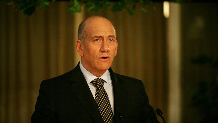 إيهود أولمرت : إسرائيل تدعم محاولة عنيفة وإجرامية للتطهير العرقي في الضفة
