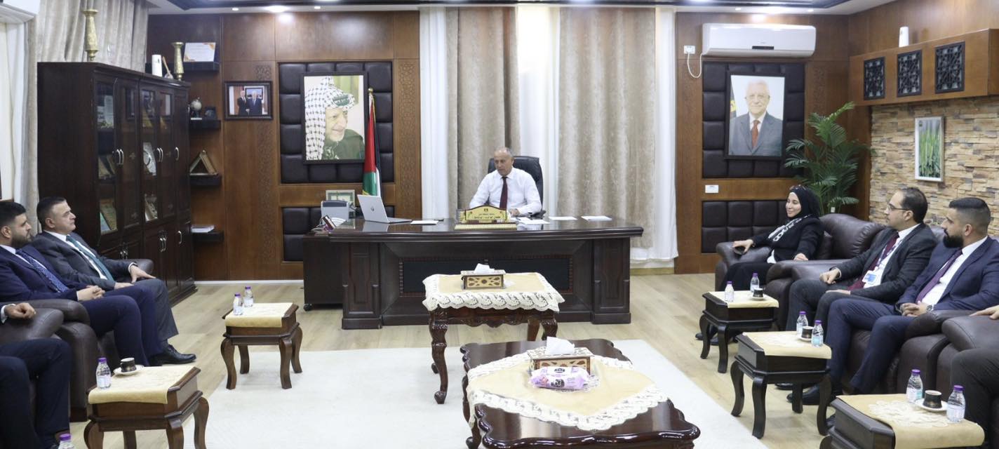 محافظ جنين كمال أبو الرب يترأس اجتماعاً لمدراء البنوك في المحافظة ويؤكد أهمية المسؤولية المجتمعية في ظل الأوضاع الراهنة
