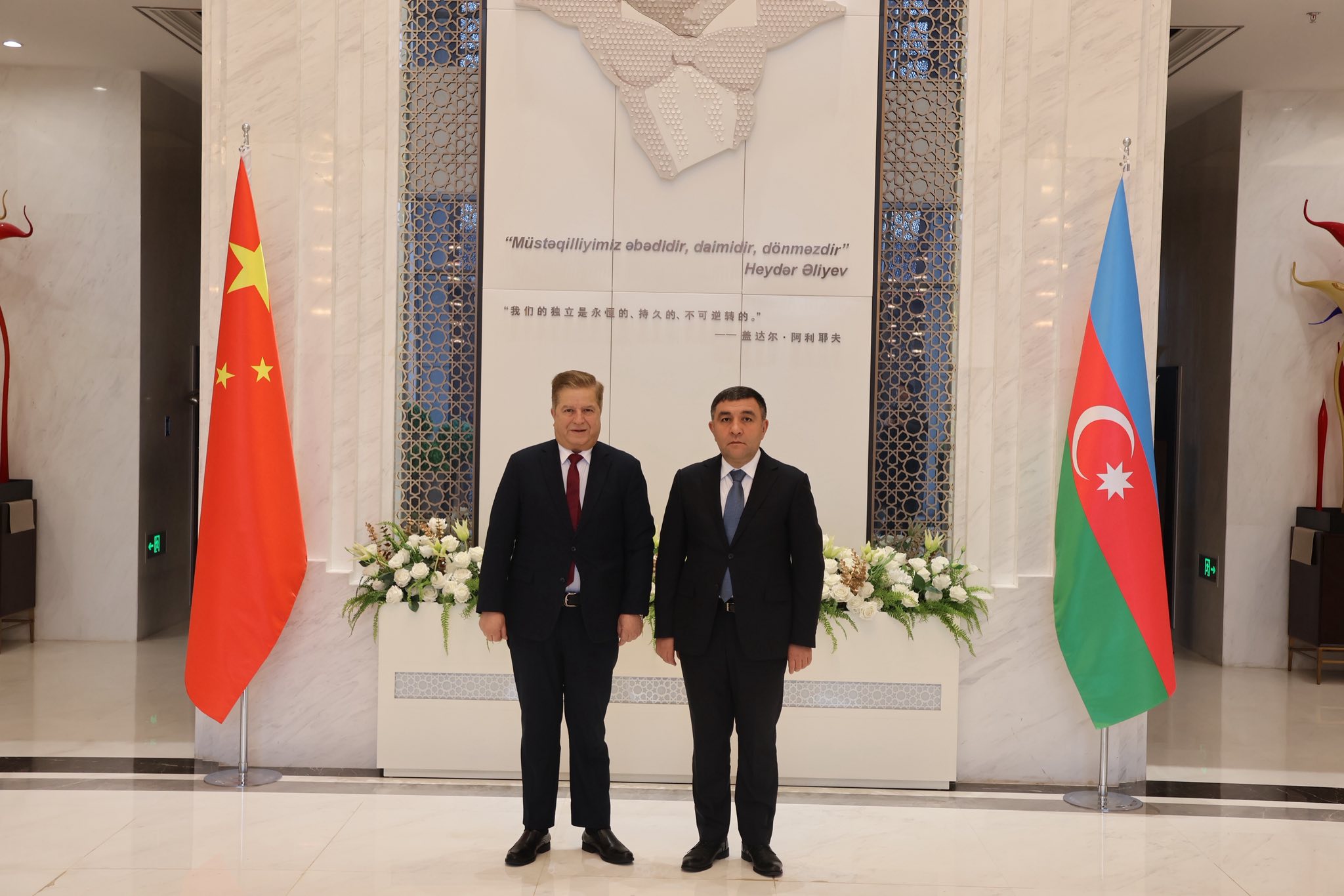 السفير جواد عواد يلتقي سفير أذربيجان لدى جمهورية الصين الشعبية
