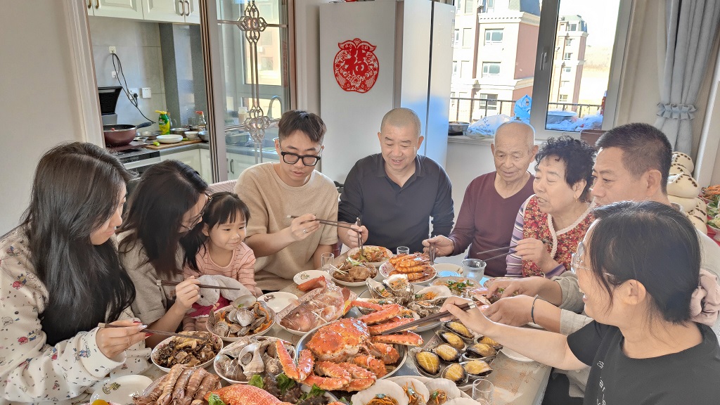 المأكولات البحرية نجم مائدة أهالي داليان في عيد الربيع