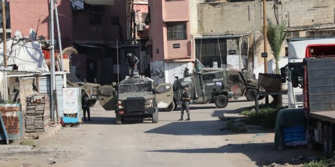 إصابات بالاختناق خلال اقتحام جيش الاحتلال مخيم بلاطة شرق نابلس