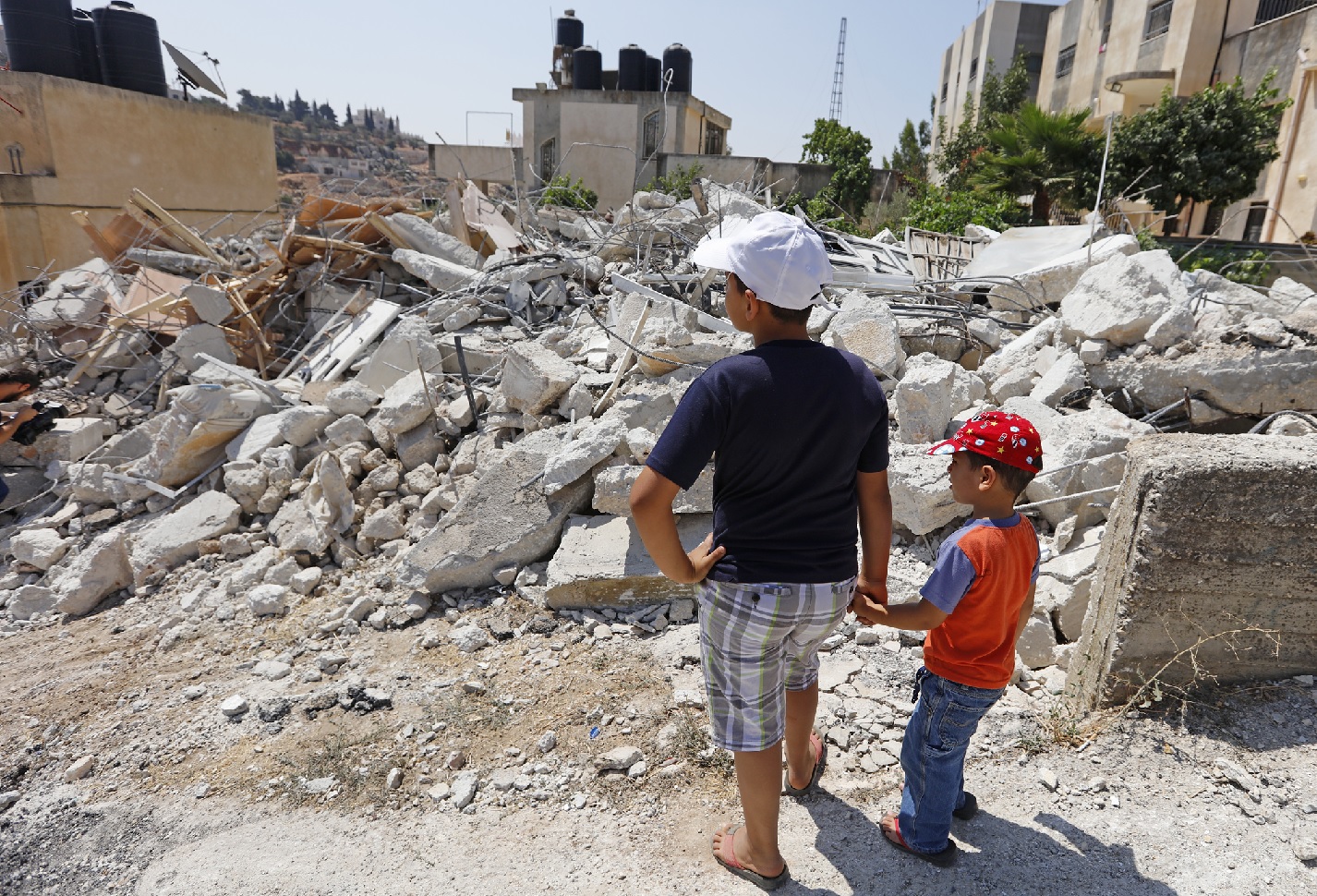 الاحتلال يجبر المقدسي ماجد السلايمة على هدم منزله في بيت حنينا