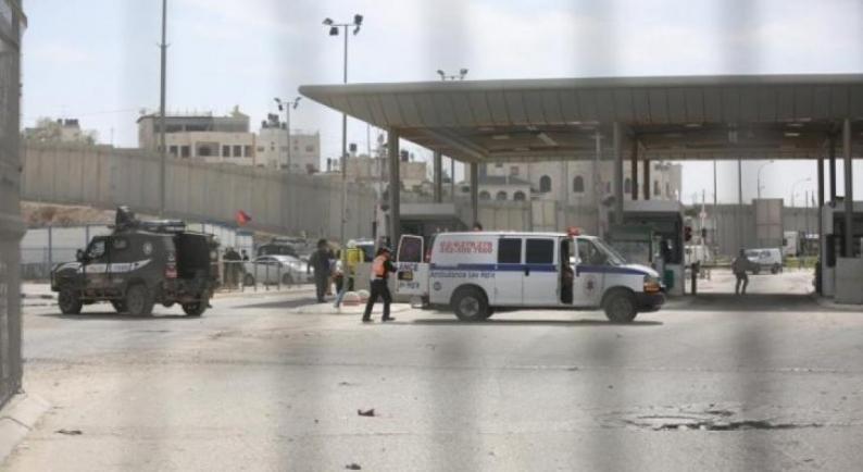 إصابة شابين برصاص الاحتلال عند حاجز قلنديا شمال القدس