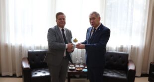 السفير د. جواد عواد يلتقي سفير جمهورية كازاخستان لدى الصين