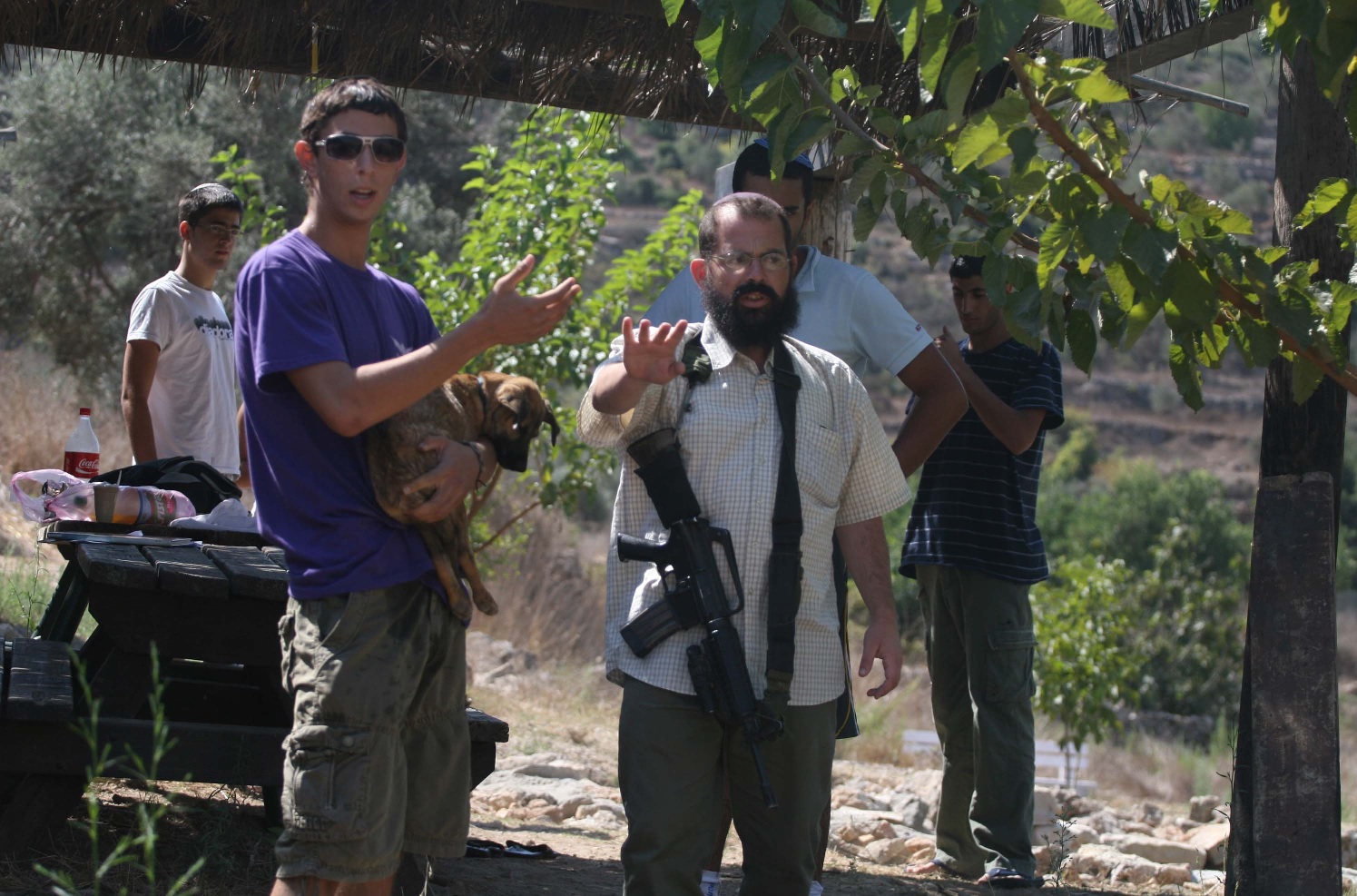 مستوطنون يمنعون تركيب خزان مياه ويهاجمون خربة المراجم وحي الشكارة في نابلس