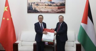 السفير عواد يبحث مع نائب مدير الخدمات الدبلوماسية بوزارة الخارجية الصينية سبل دعم مقر السفارة الفلسطينية في بكين