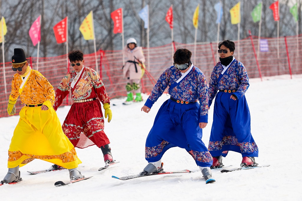 الصين : ازدهار اقتصاد الجليد والثلج في مدينة هوايبي بمقاطعة آنهوي