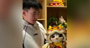 شاب صيني يصنع الكعكة المطهوة على البخار على شكل "حصان صغير" بطريقة مبتكرة احتفالا بعام الحصان