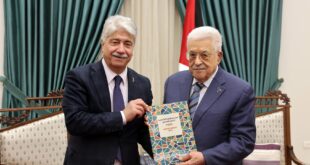 الرئيس محمود عباس يتسلم التقرير السنوي للمؤسسة الفلسطينية للتمكين