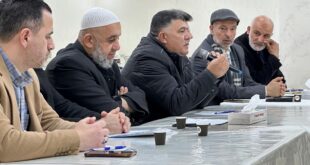 محافظ نابلس غسان دغلس يشارك في اجتماع مديرية الأوقاف