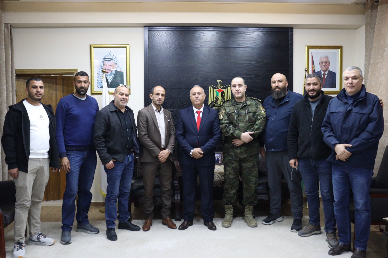 محافظ جنين كمال أبو الرب يستقبل وفدًا من حركة فتح موقع مركة التنظيمي وجمعية مركة الخيرية