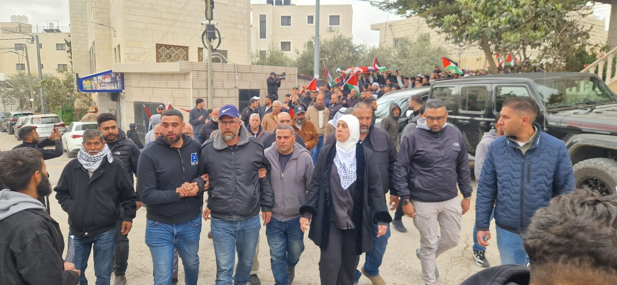 أهالي مخماس يشيعون جثمان الشهيد المقدسي صيام