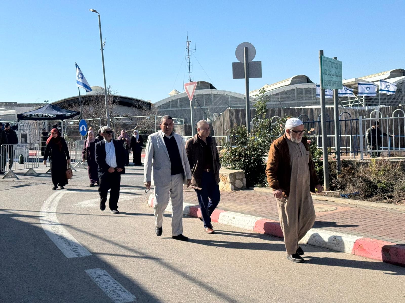 الاحتلال يسمح بدخول 10 آلاف من سكان الضفة الغربية للصلاة في المسجد الأقصى