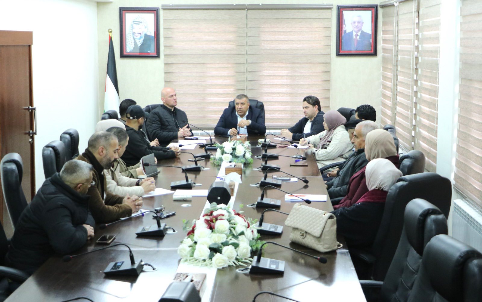 محافظ الخليل خالد دودين يعقد اجتماعاً لبحث مسار سياحي للحرم الابراهيمي